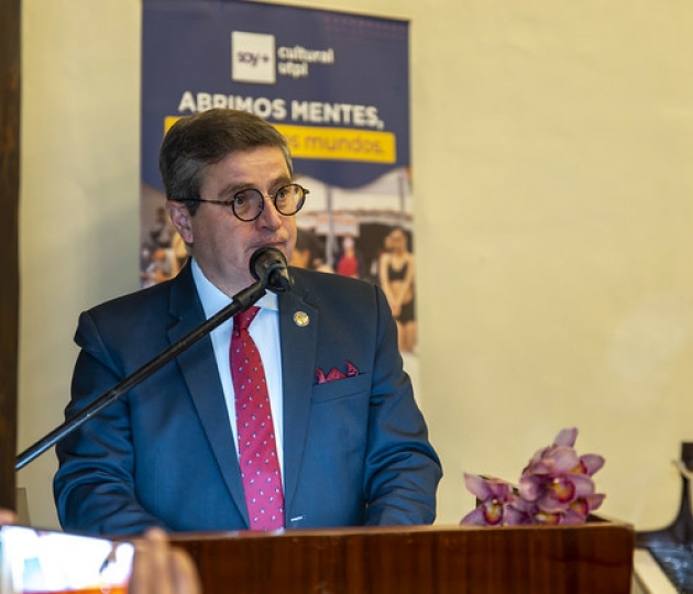 Lanzamiento del libro: Loja visual en la historia Lanzamiento del libro: Loja visual en la historia