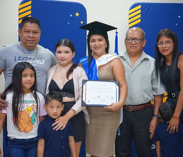 Nuevos profesionales de Galápagos recibieron su título