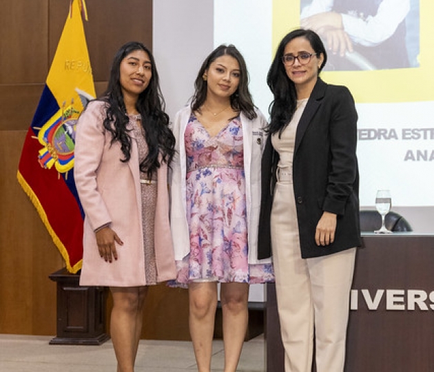 Imposición de mandiles a estudiantes de Fisioterapia