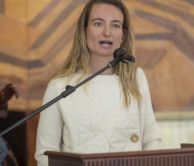 Conversatorio e inauguración de la exposición “Astrónomas” en UTPL