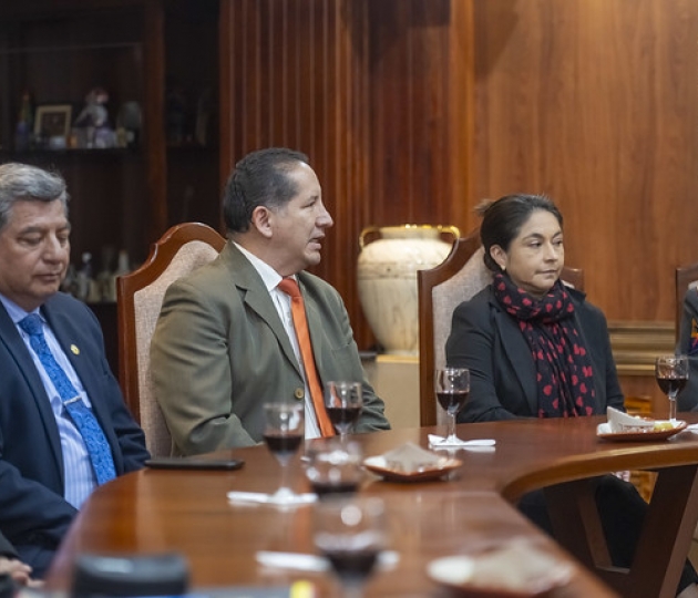 Firma de convenios específicos de cooperación interinstitucional entre la UTPL, la Federación Nacional de Corredores de Bienes Raíces y la Unidad Educativa Fiscomisional de Fuerzas Armadas “Colegio Militar n.º 5 Tcrn. Lauro Guerrero”.