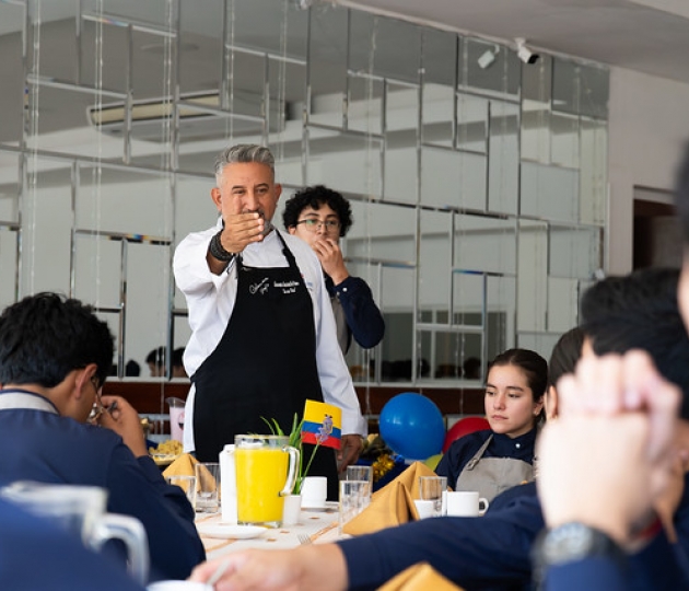 Aldea Global Gastronómica: Innovación en Equipos e Instalaciones de Restauración con el Mgtr. Fabián de Jesús Castañeda Orozco, de la Universidad ECCI – Colombia Aldea Global Gastronómica: Innovación en Equipos e Instalaciones de Restauración con el Mgtr. Fabián de Jesús Castañeda Orozco, de la Universidad ECCI – Colombia
