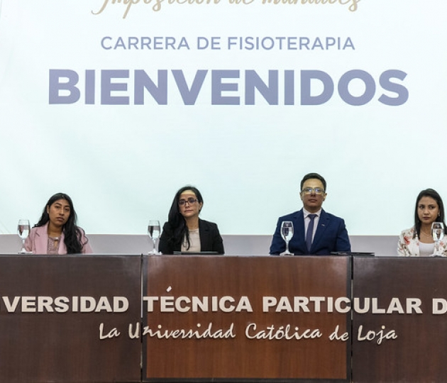 Imposición de mandiles a estudiantes de Fisioterapia