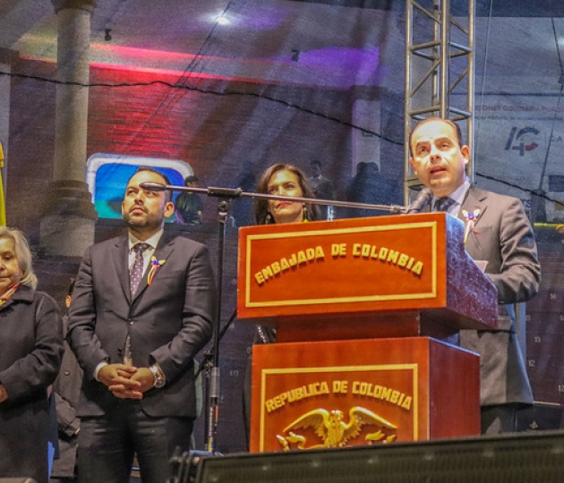 Docente UTPL recibe reconocimiento por la Embajada de Colombia en Ecuador