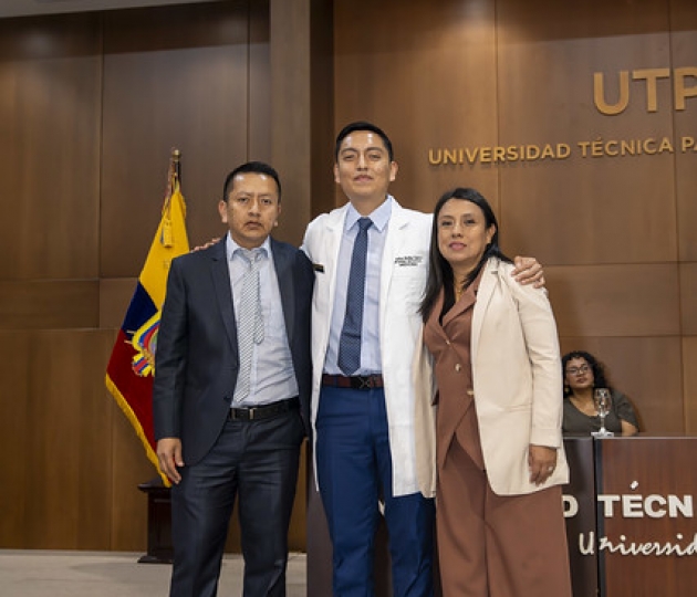 Imposición de Insignias – Carrera de Medicina