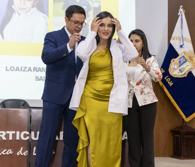 Imposición de mandiles a estudiantes de Fisioterapia