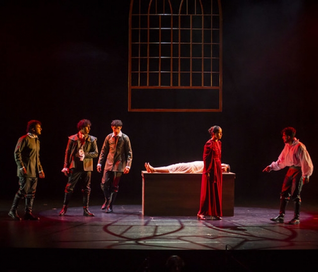 La Compañía de Teatro UTPL conmemoró sus 20 años de trayectoria artística con el estreno de la obra Otelo