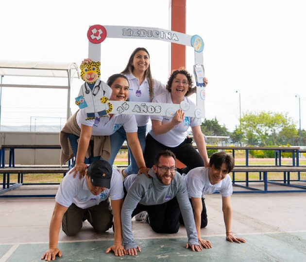 Desfile de Promociones y Ginkana – 25 Años de Medicina UTPL Desfile de Promociones y Ginkana – 25 Años de Medicina UTPL