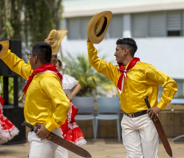 UTPL, escenario del arte y la diversidad cultural en el Festival Folclóricos Internacionales (FESFIN) 2025 UTPL, escenario del arte y la diversidad cultural en el Festival Folclóricos Internacionales (FESFIN) 2025