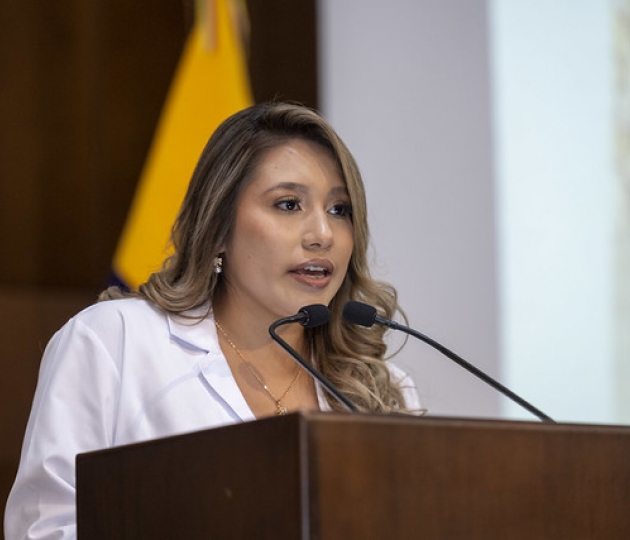 Imposición de mandiles a estudiantes de Fisioterapia