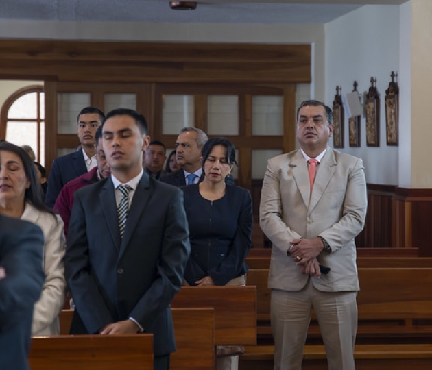 Imposición de Insignias – Carrera de Medicina