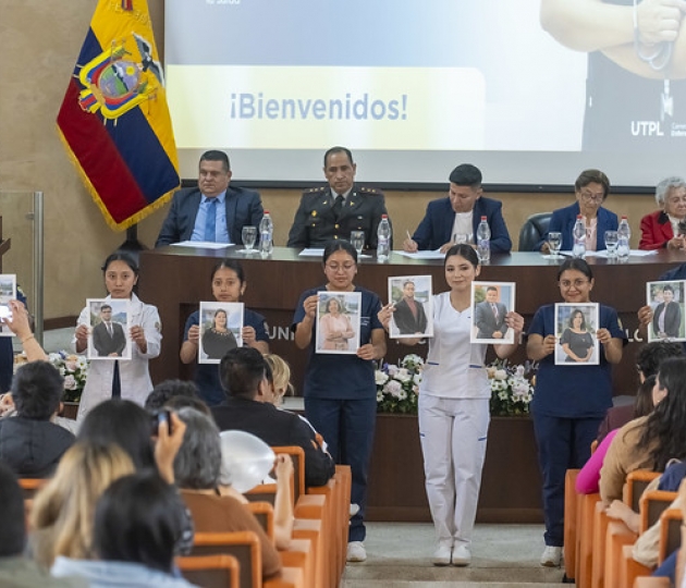 Pasarela “Enfermería a través del tiempo”