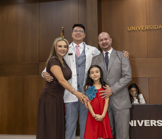 Imposición de Insignias – Carrera de Medicina