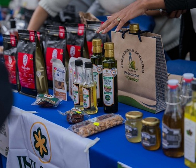 La Cátedra UNESCO de Desarrollo Sostenible UTPL comparte los resultados del proyecto “Marca de Certificación para las Reservas de Biósfera Amazónicas del Ecuador”. La Cátedra UNESCO de Desarrollo Sostenible UTPL comparte los resultados del proyecto “Marca de Certificación para las Reservas de Biósfera Amazónicas del Ecuador”.