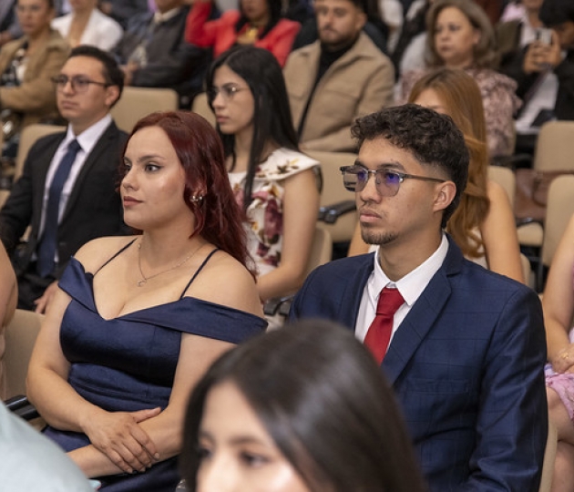 Imposición de mandiles a estudiantes de Fisioterapia