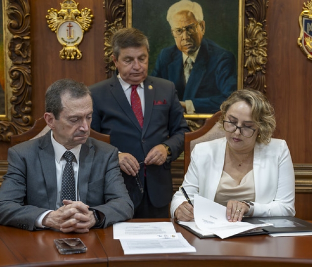 Posesión de autoridades académicas y ejecutivas