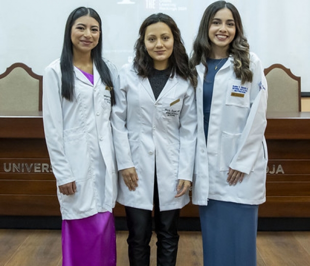 Imposición de mandiles a estudiantes de Nutrición y Dietética