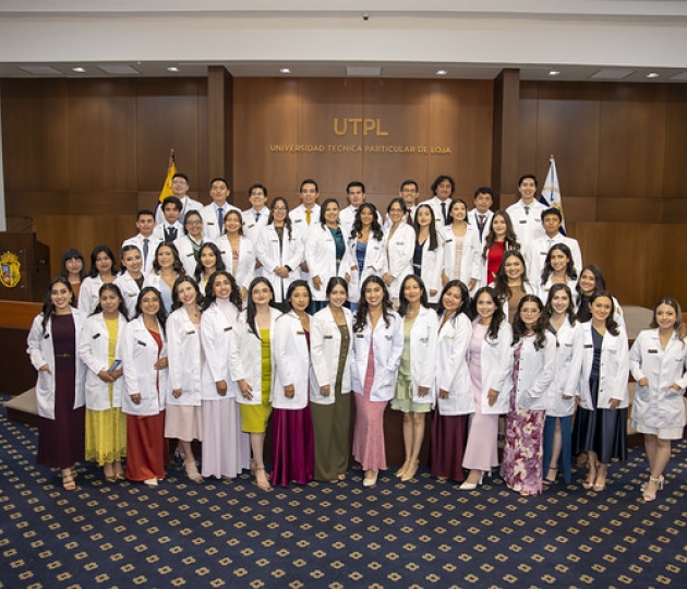 Imposición de Insignias – Carrera de Medicina