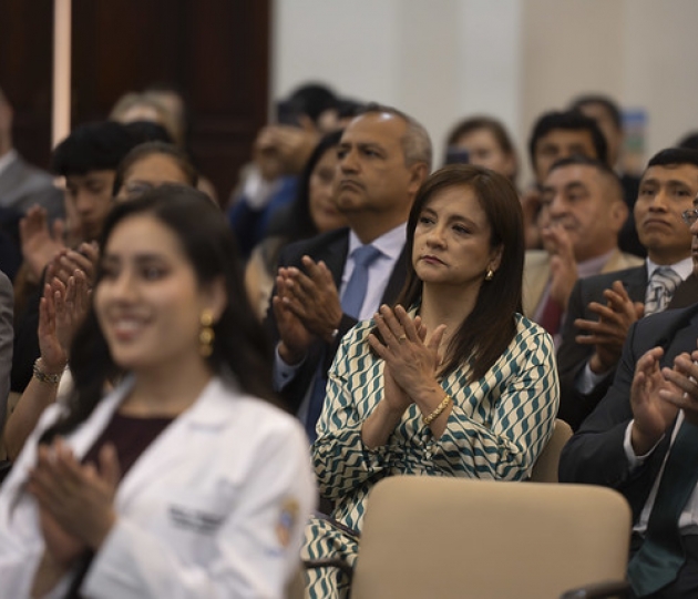 Imposición de Insignias – Carrera de Medicina