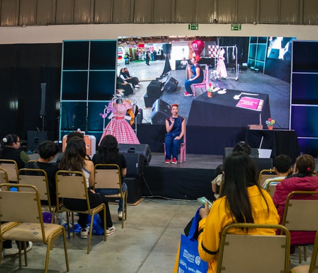Presentación del microteatro Mujerón - Lucha femenina por la igualdad de los derechos Presentación del microteatro Mujerón - Lucha femenina por la igualdad de los derechos