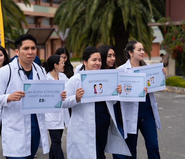 Desfile de Promociones y Ginkana – 25 Años de Medicina UTPL Desfile de Promociones y Ginkana – 25 Años de Medicina UTPL