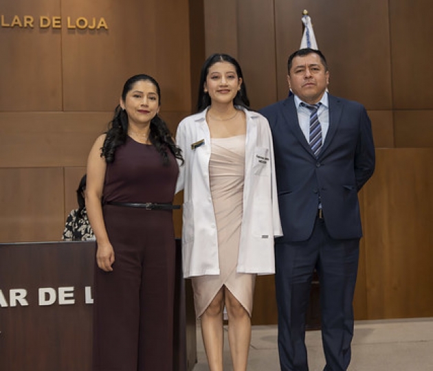 Imposición de Insignias – Carrera de Medicina