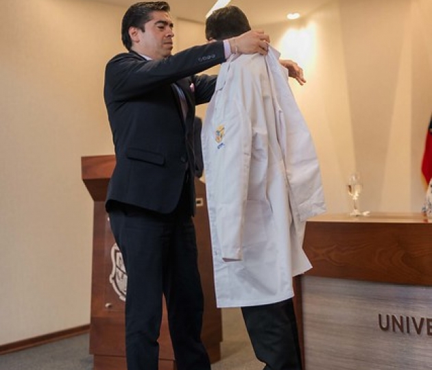 Imposición de mandiles a estudiantes de la carrera de Psicología Clínica