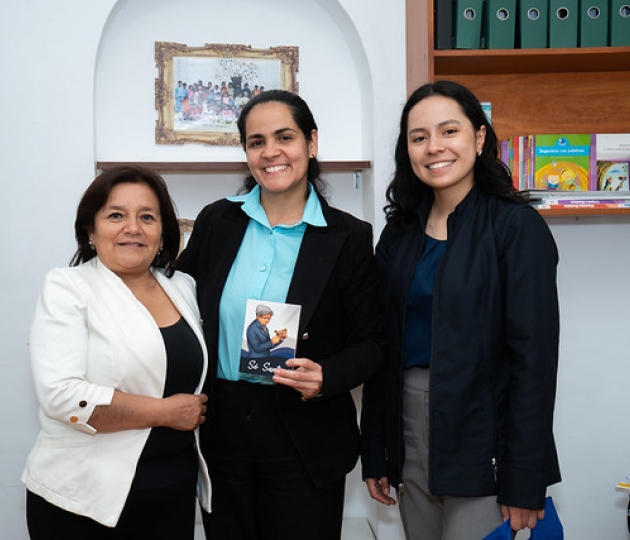 Entrega de libros a Unidades Educativas - Semana del Estudiante “Fernando Rielo” 2025