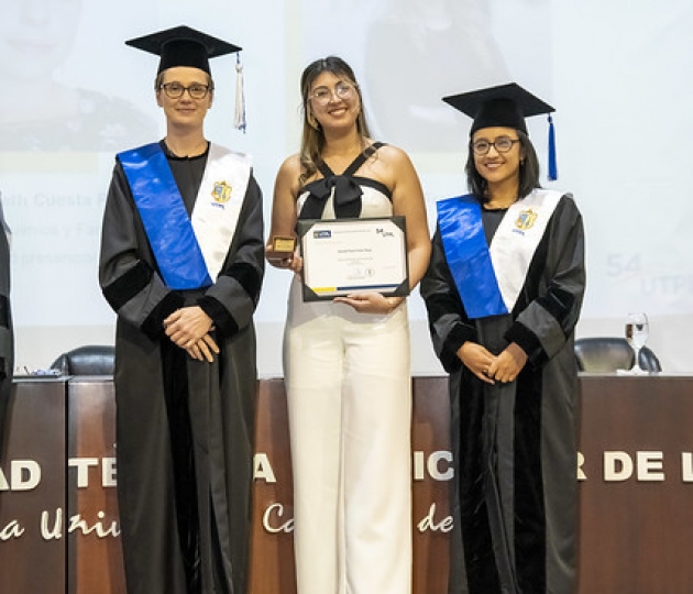 Homenaje a mejores estudiantes UTPL 2025