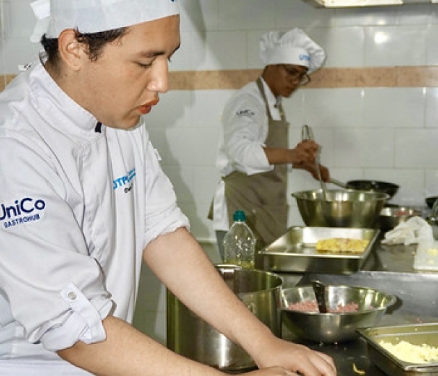 GastroLab: UTPL Innovación en Servicio GastroLab: UTPL Innovación en Servicio