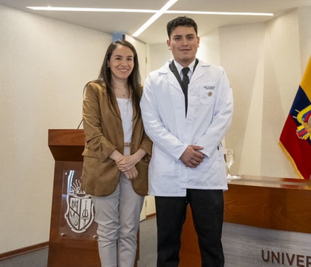 Estudiantes de Fisioterapia reciben sus mandiles