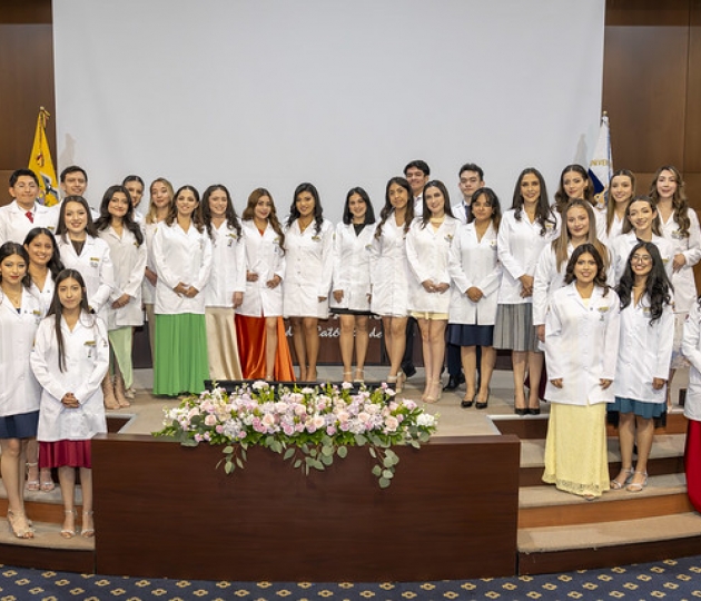 Imposición de mandiles a internos rotativos de la carrera de Nutrición y Dietética – Cohorte mayo 2025 / abril 2026