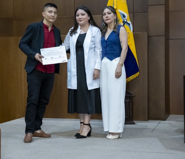 Imposición de mandiles a los estudiantes de Medicina