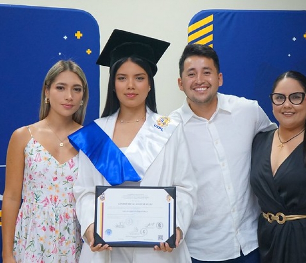 Nuevos profesionales de Galápagos recibieron su título