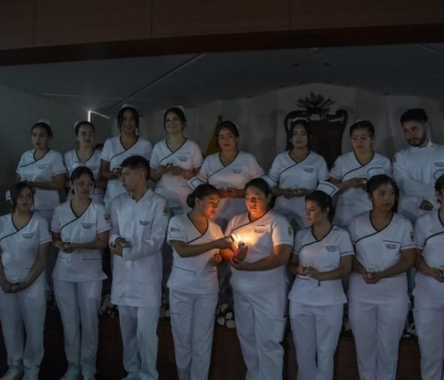 Imposición de Indumentaria a los estudiantes de Enfermería