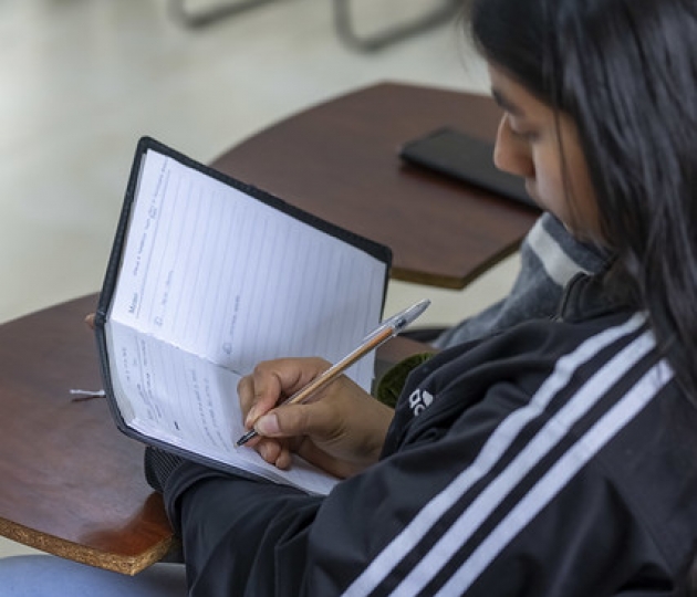 Aldea Global: La internacionalización de la práctica artística dictado por el docente Óscar Verde, de la Universidad Autónoma de México