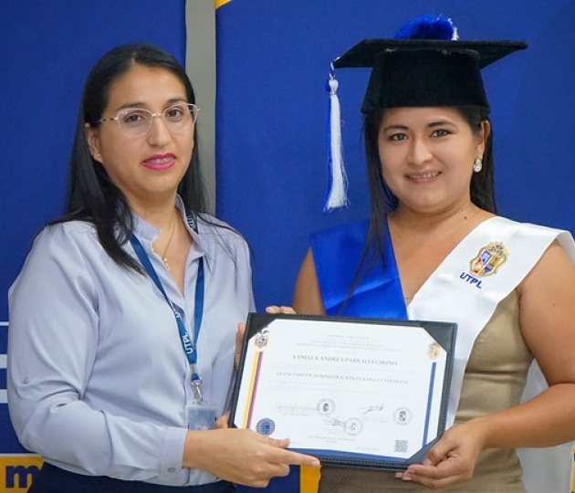 Nuevos profesionales de Galápagos recibieron su título