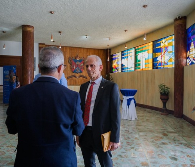 Encuentro Internacional en la UTPL: Visita de la Embajadora María Antonia Velasco y el Embajador Tzach Sarid