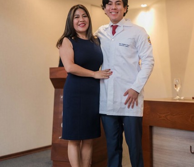 Imposición de mandiles a estudiantes de la carrera de Psicología Clínica
