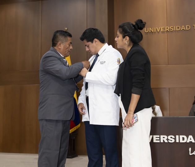 Imposición de Insignias – Carrera de Medicina