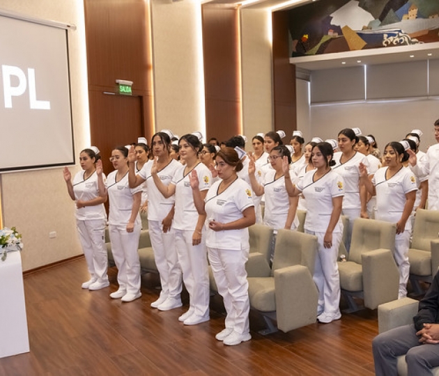 Imposición de Indumentaria a los estudiantes de Enfermería