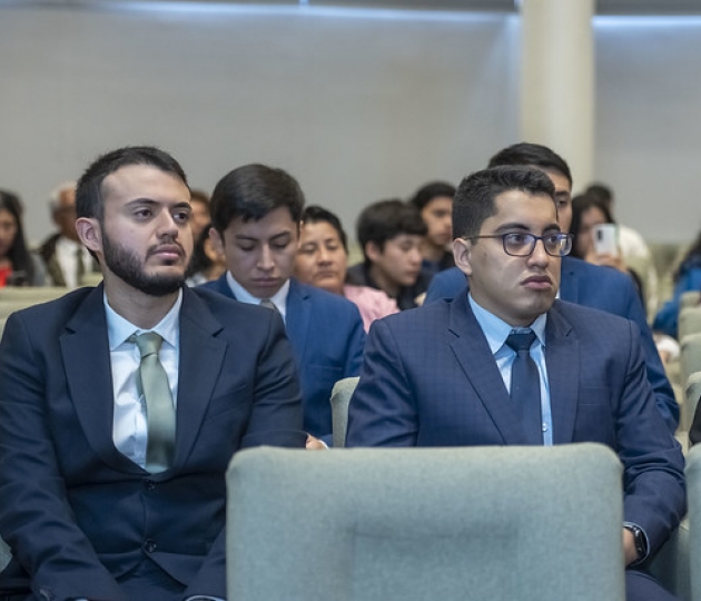 Estudiantes de Fisioterapia reciben sus mandiles