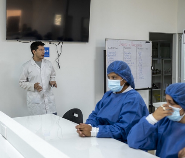 Talleres Académicos de Bioquímica y Farmacia y Geología