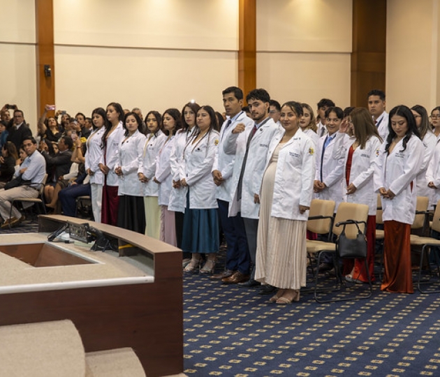 Ceremonia de imposición de mandiles a los estudiantes de 7mo ciclo de la carrera de Psicología Clínica