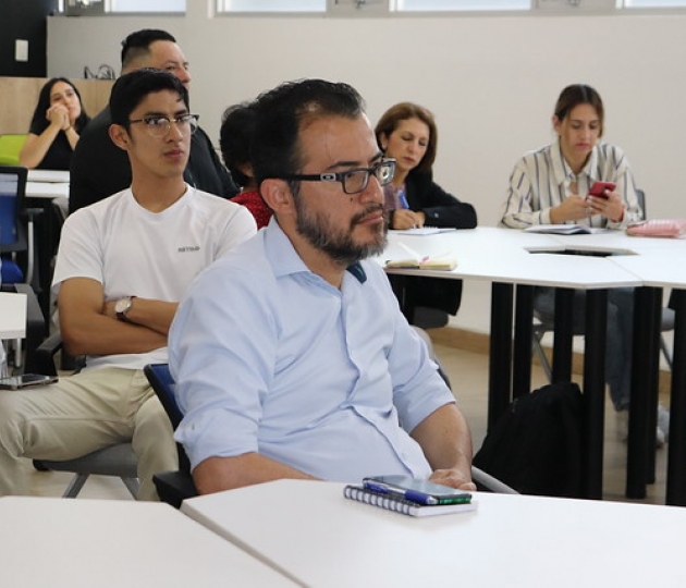 Café Científico sobre la gestión del suelo urbano, problemas y desafíos en Loja