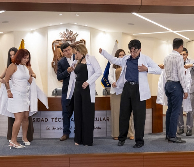 Imposición de mandiles | Carrera de Bioquímica y Farmacia