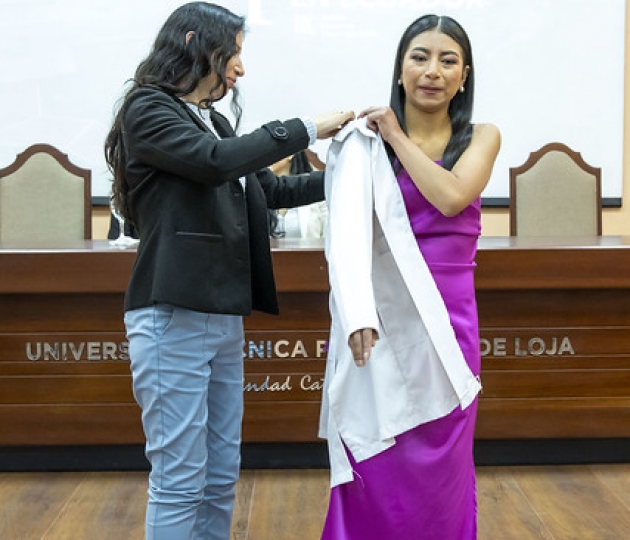 Imposición de mandiles a estudiantes de Nutrición y Dietética