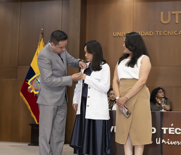 Imposición de Insignias – Carrera de Medicina Imposición de Insignias – Carrera de Medicina