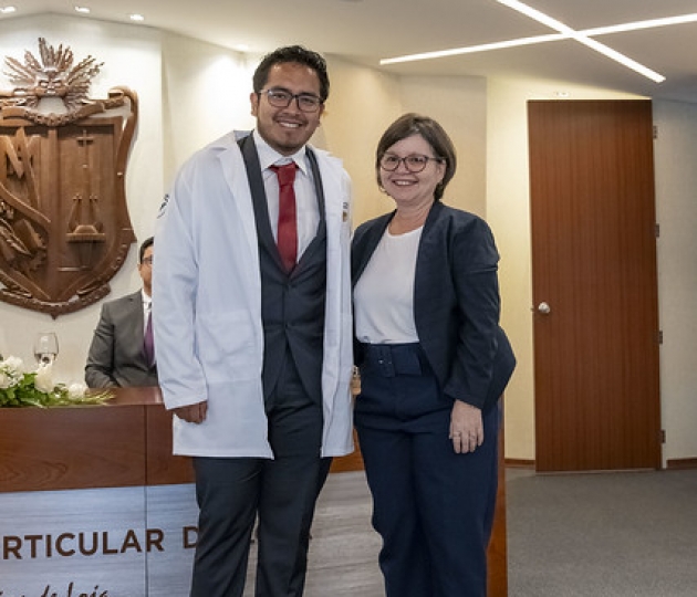 Estudiantes de Fisioterapia reciben sus mandiles
