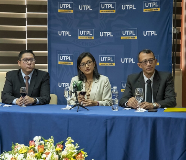 Entrega de becas Hidalgo e Hidalgo a estudiantes de la UTPL